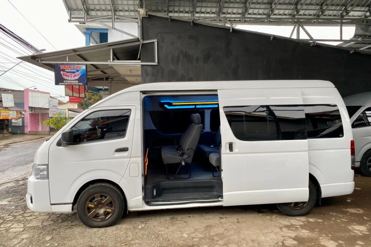Hiace commuter - View 2