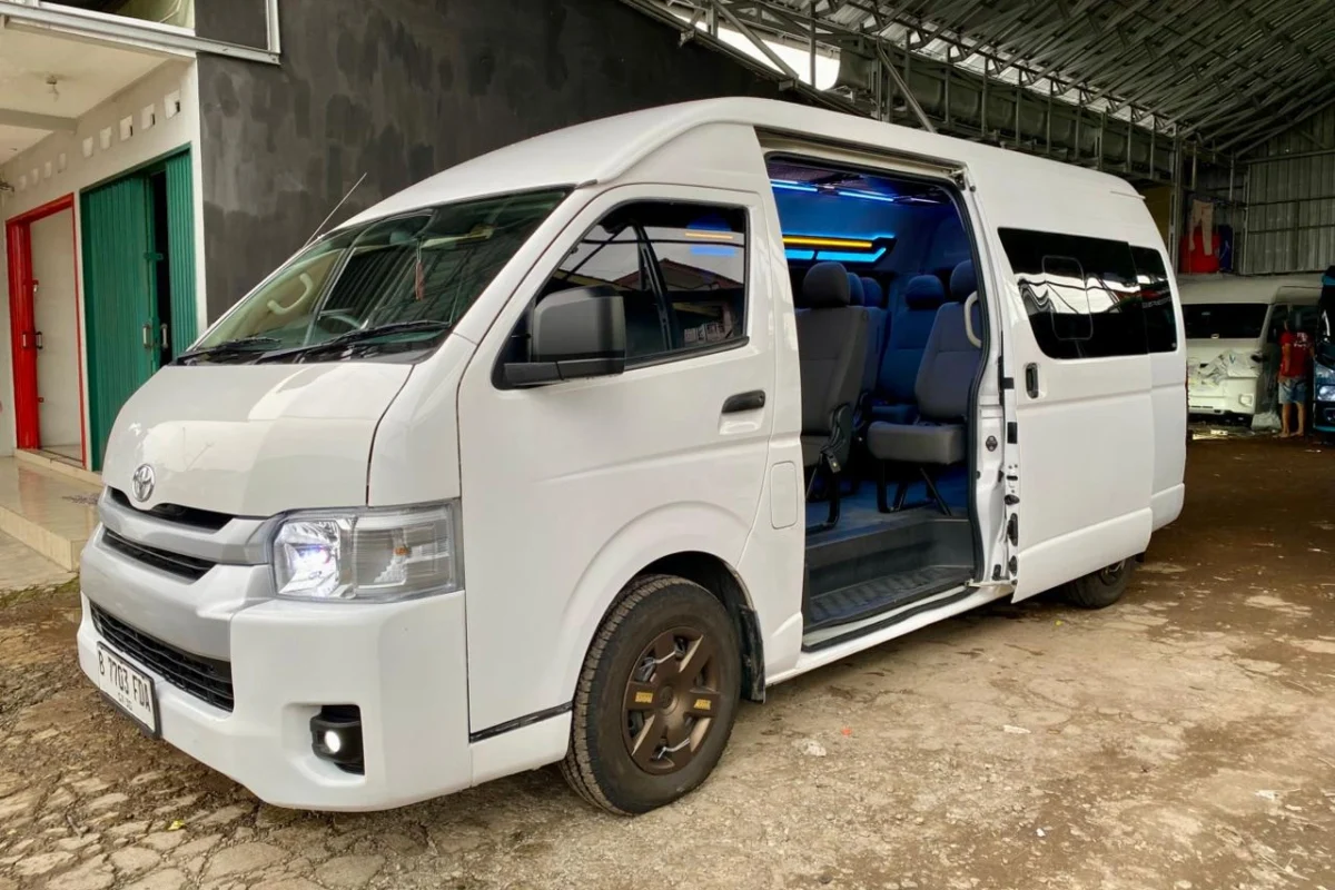 Hiace commuter