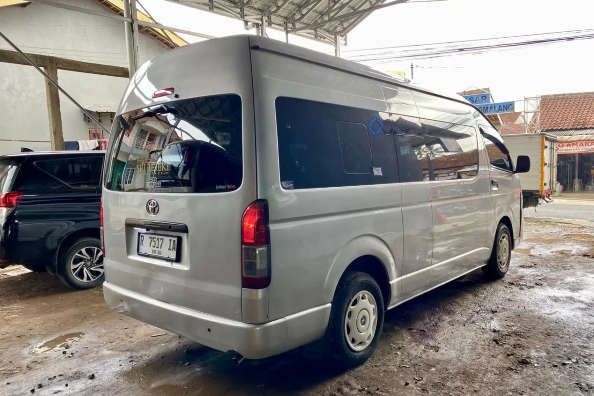 Hiace Premio - View 2